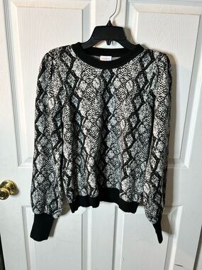 LuLaRoe Black and Cream “snake print”Balloon-Sleeve Sweater